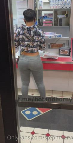 Show Ass in public