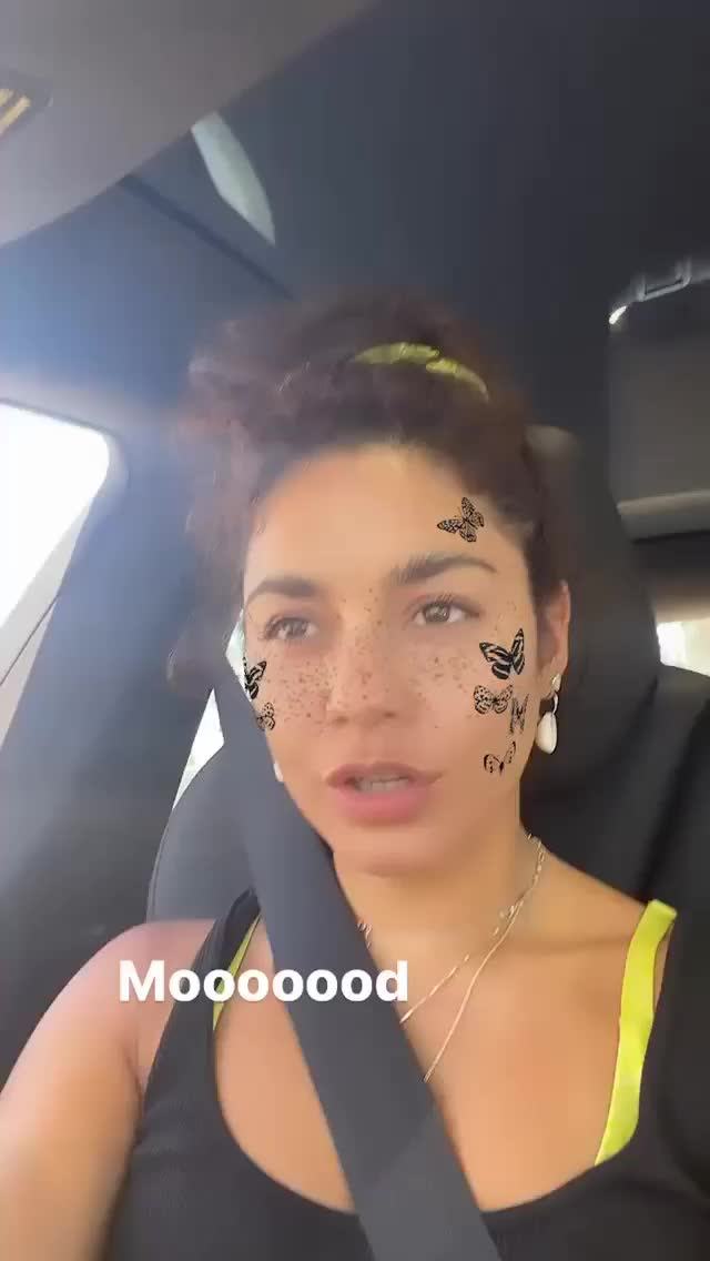 Vanessa Hudgens clip