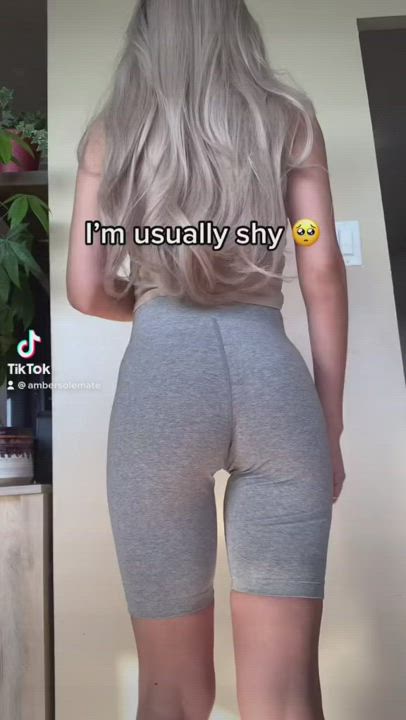 Cute little dance and booty shake 😛