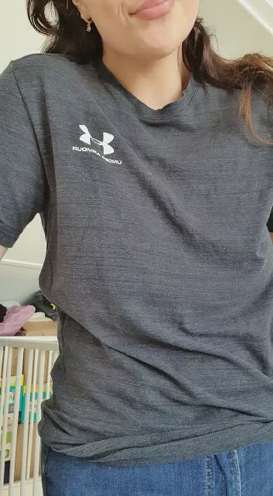 My gymshirt does not show much, but now I'm finally revealing what's underneath ?