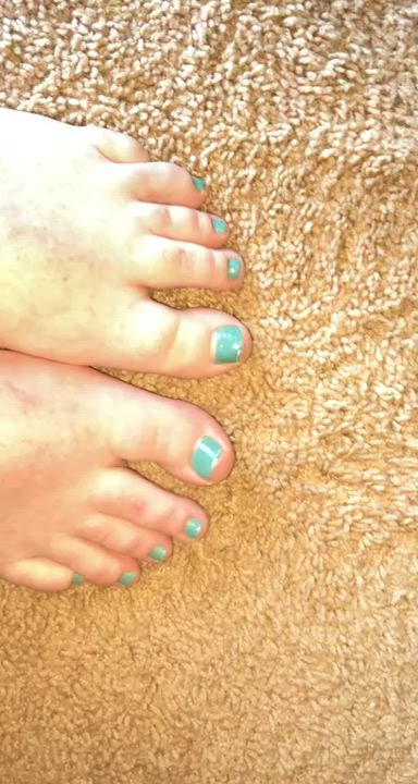 Do you like my cute little blue polished toes? 🥰
