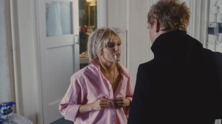 Sienna Miller's perky little front and rear plots in Alfie (HD, slow motion)