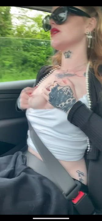 you’re meant to flash your titties whilst driving, right ? ?