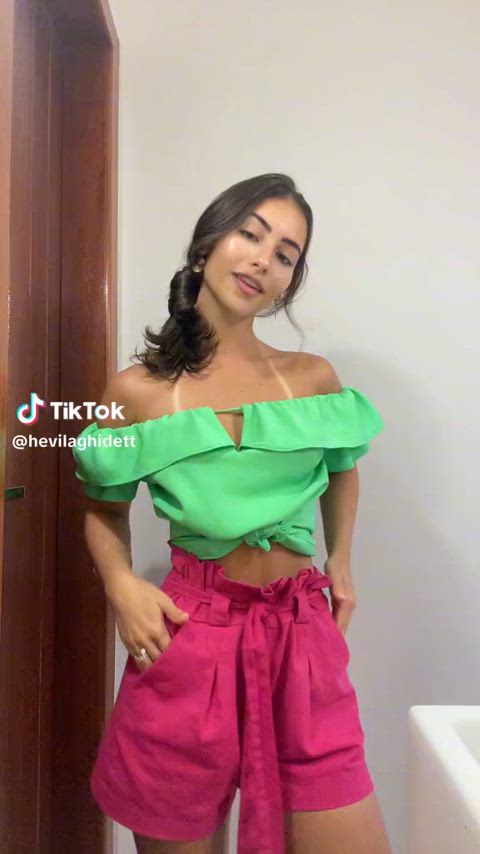 18 years old brazilian fitness latina tanlines tiktok clip