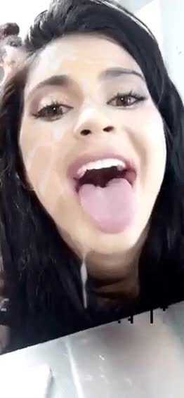 Kylie Jenner [OC GIF] alternate versions in comment