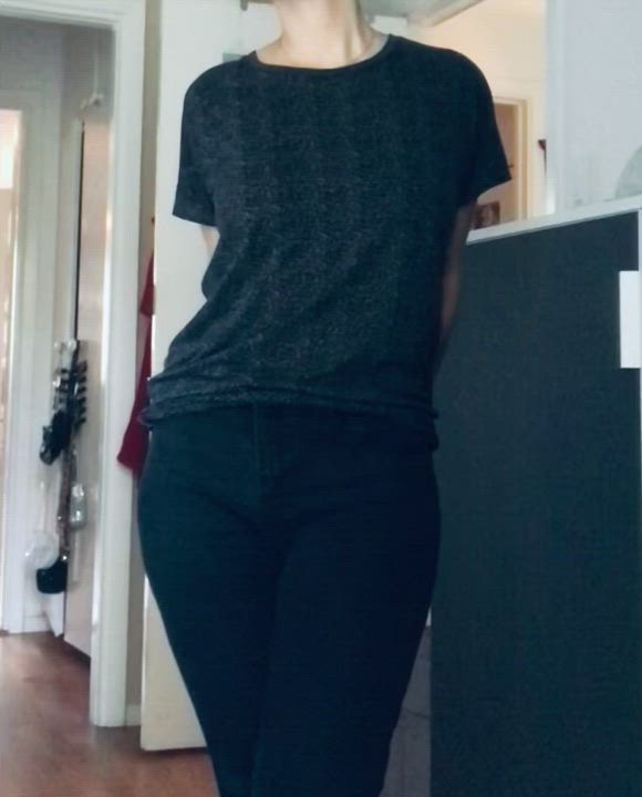 [F]eeling secretive.. Just a boring t-shirt and black jeans.. or? ??