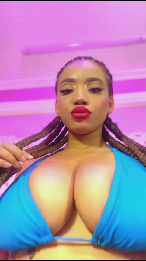 big tits boobs booty camsoda chaturbate ebony solo tits clip