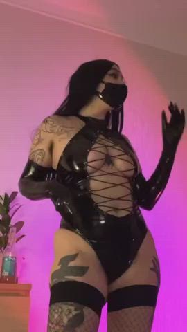 latex is the best outfit for domme