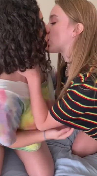 Kissing MILF Threesome clip