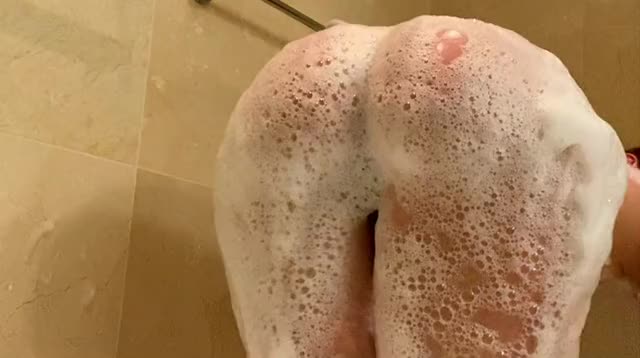 Watch my ass bounce around while covered in bubbles for a guaranteed better Monday