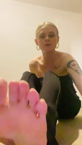 Little foot tease, scrunching, soft soles and rub. Just what my feet need after a