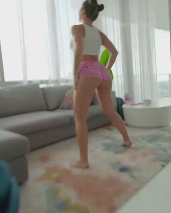 21 Years Old Ass Dancing clip