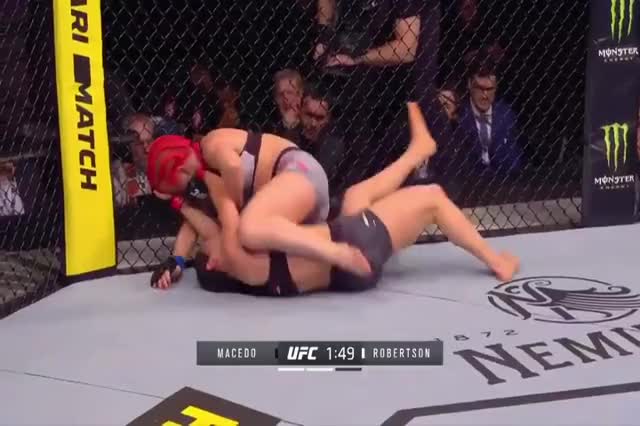 UFC - Wow Insane come from behind submission victory for @Savage UFC UFCPrague-1099369111048450049