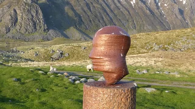 Hodet : Skulpturlandskap Nordland, Markus Raetz.  Tatt opp 26.mai 2016