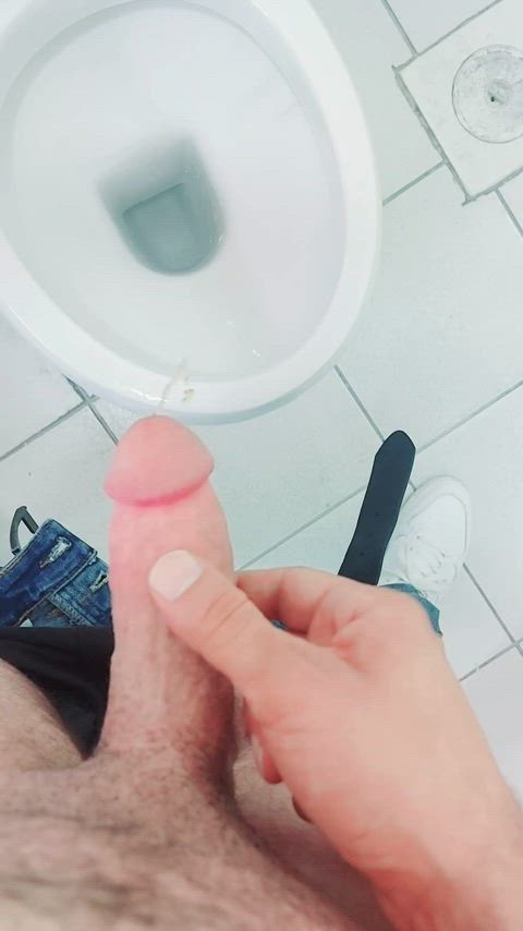 I pee even though my cock is hard