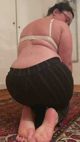 I heard you have a thing for curvy moms [f]