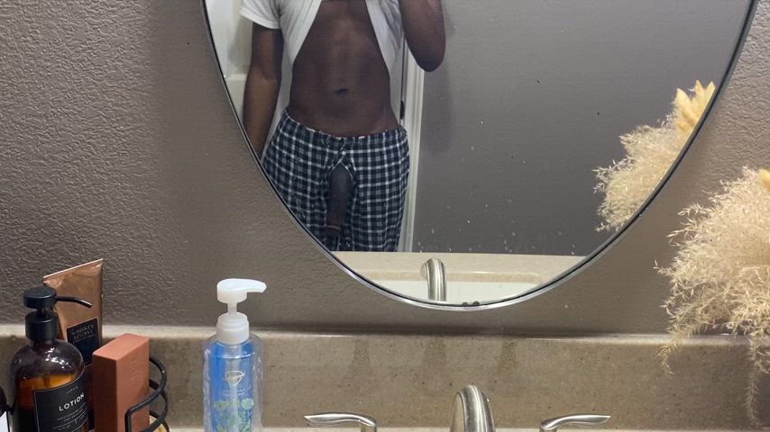 Can u focus if stand in front of u like this?😮💨🤴🏾