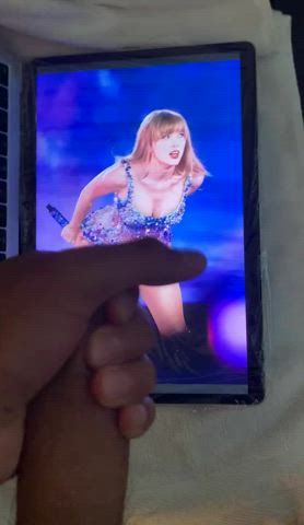 Cum tribute for Taylor Swift🤤🤤