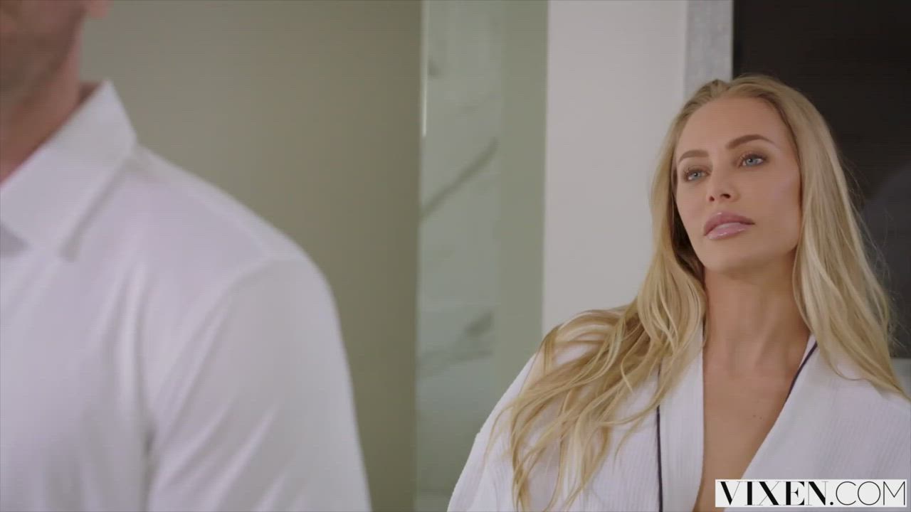 Babe Big Tits Blonde Nicole Aniston clip