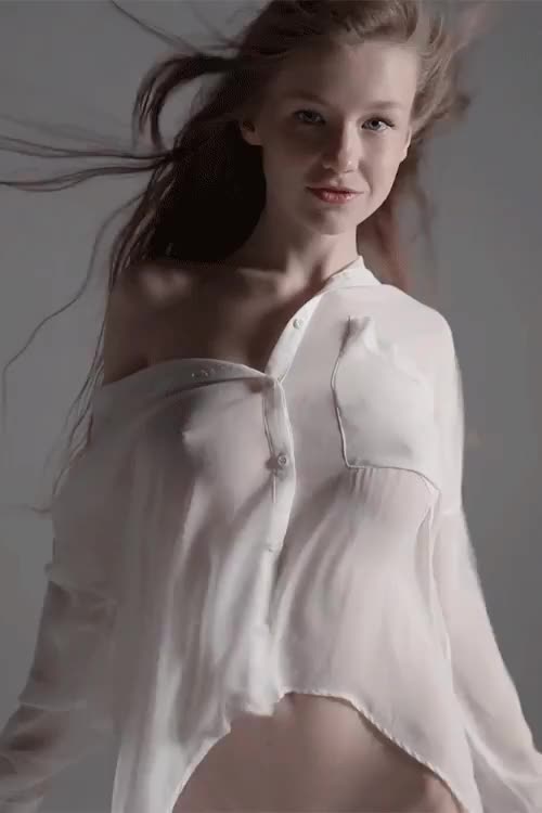 [gif] White shirt in the breeze (XPost from r/WomenWearingShirts)