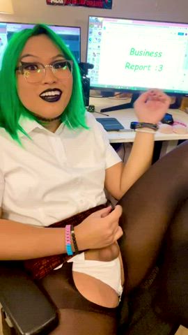 Would you watch your trans coworker jerk off?? 😜😘🤭