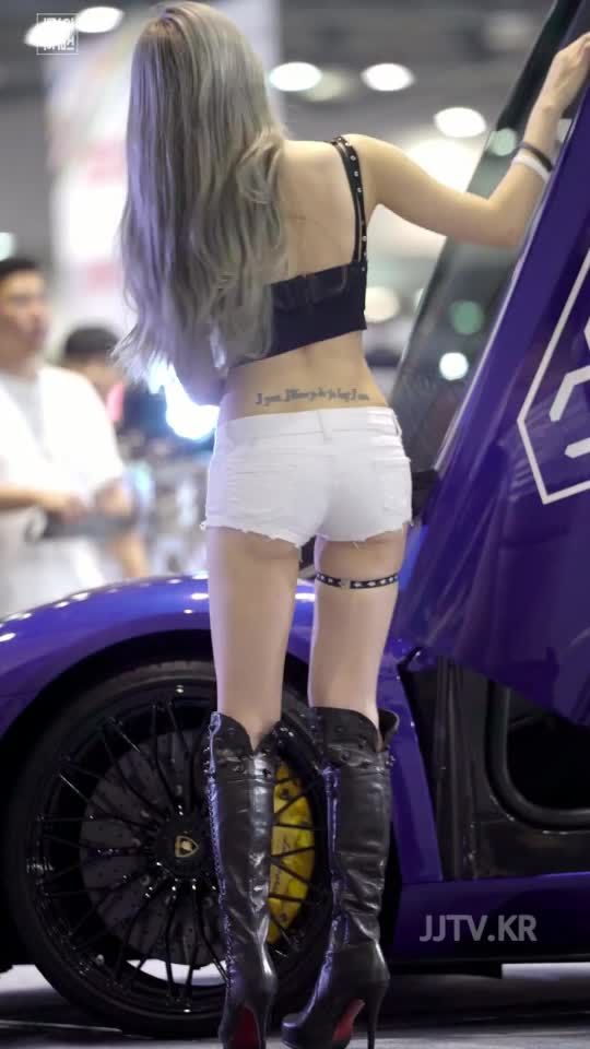 레이싱모델 한지은 (Racing Model Han Jieun) 흰색 타이트 핫팬츠 짤티비