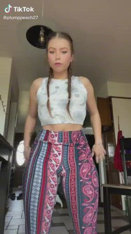 jiggling pawg slow motion tiktok clip