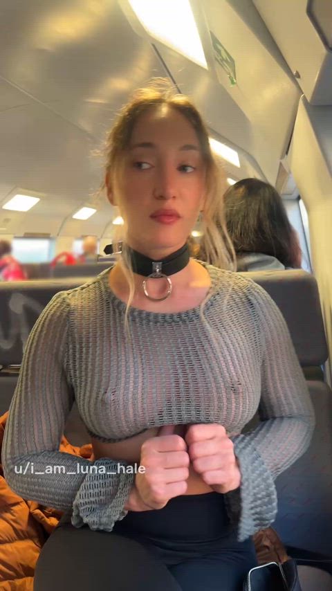 The collar says daring, the flash on the train says stunning