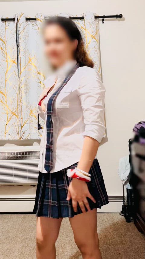 I want my Desi school girl ass to get fucked 🫦