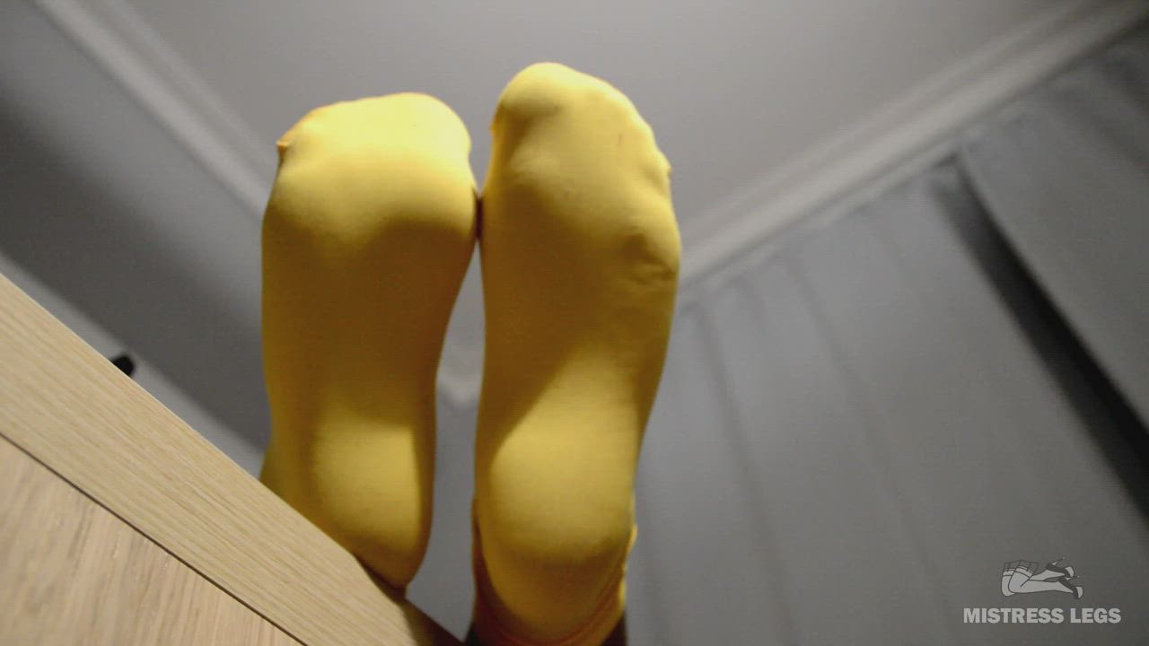 Extra toe wiggling in yellow socks ;)