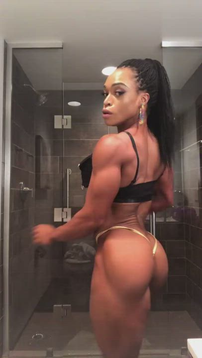 Bodybuilder Fake Boobs Kinky clip