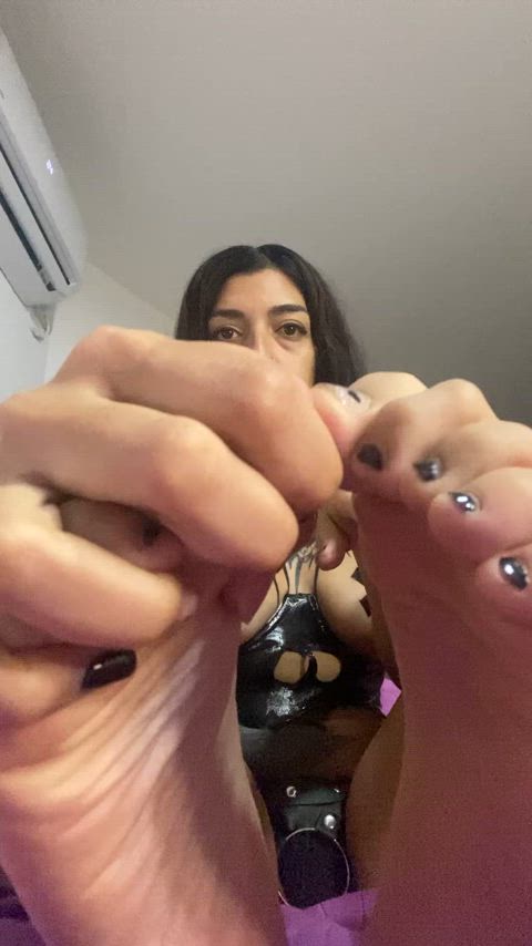 cum on feet dirty feet feet feet fetish feet licking feet sucking onlyfans clip