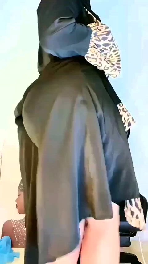 huge ass hijabi