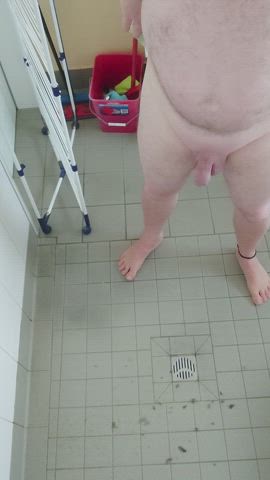 amateur bathroom foot foot fetish homemade naked pee peeing piss pissing clip