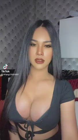 big tits cleavage eye contact non-nude pretty solo thai trans clip