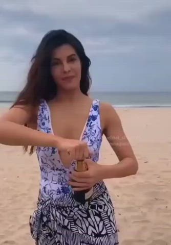 beach bikini bollywood braless celebrity cleavage indian sri lankan clip