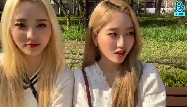 V LIVE - [이달의 소녀] 엉망징창사생대회 1등 꽃놀이 29