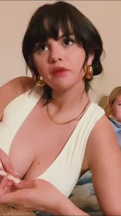cleavage selena gomez sexy clip