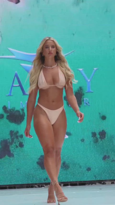 ass big ass bikini blonde model swimsuit clip