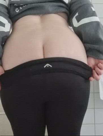 do you like my hairy ass hole? my ass is is too big I struggle to pull them back