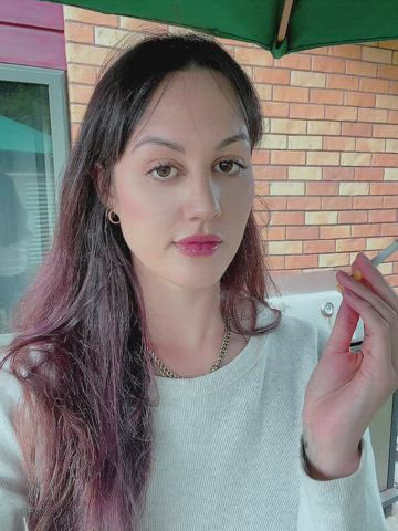 Enjoying a smoke after a long day here in Nz 💋🥰