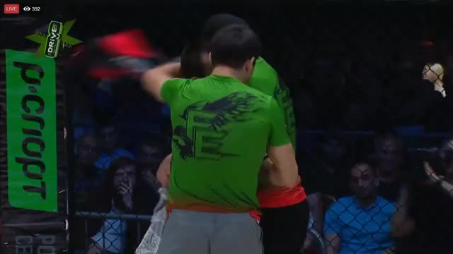 Askar Askarov with one of his many sub attempts in the 2 rounds vs Rasul Albaskhanov.