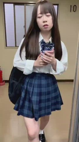 18 years old japanese schoolgirl upskirt clip