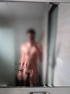 26 bi , vers, into skinny femboys with tiny cocks, muscled jocks with body hair,