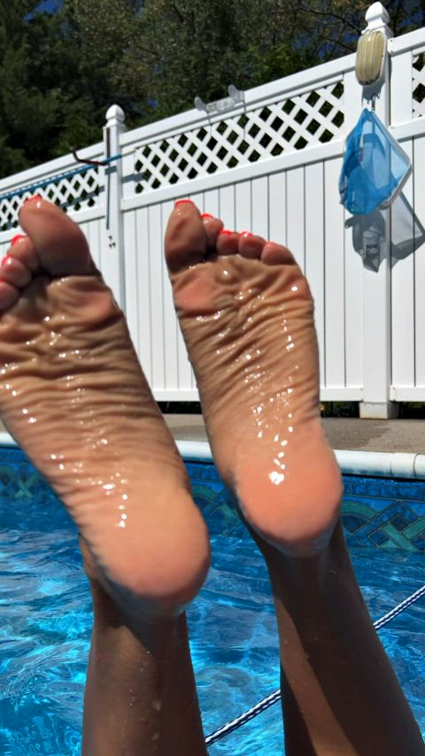 Your (new 😉) favorite pair of soft latina Wrinkles (oc)