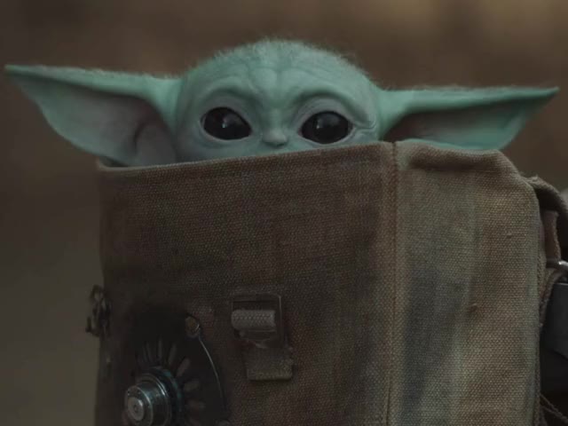 The Mandalorian S02E01 - Baby Yoda hiding