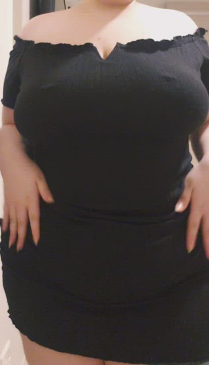 The dress is great to flash some tiddies too! Happy titty Tuesday ?