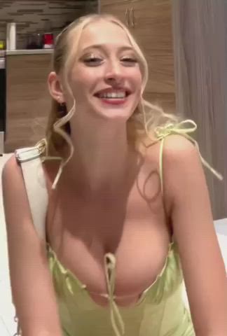 Big Tits Blonde Busty Huge Tits Natural Tits clip