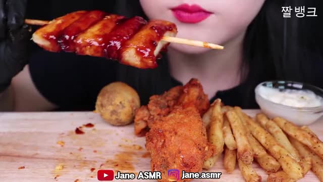 제인_핫뿌링클 치킨, 치즈볼, 소떡소떡, 감자튀김 먹방-5
