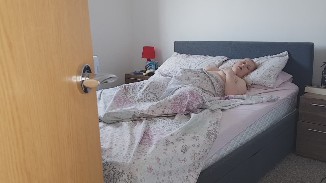 British Camgirl Natural Tits Spy Teen Voyeur clip